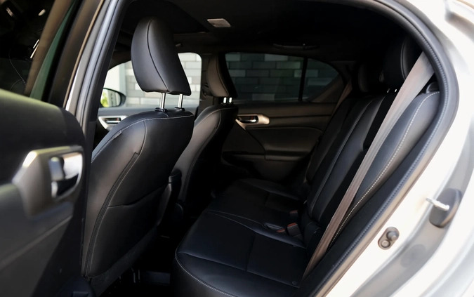 Lexus CT cena 64900 przebieg: 30500, rok produkcji 2016 z Białystok małe 596